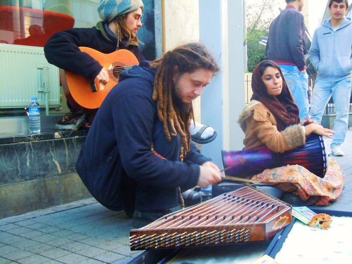 Street performers on Istiklal Cadessi